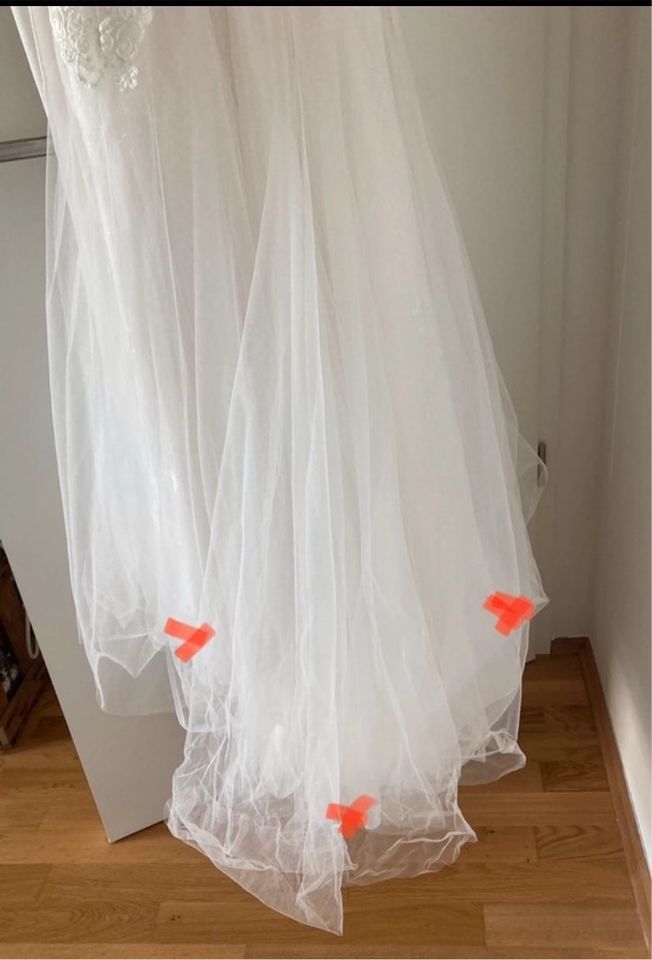 Wunderschönes rückenfreies Brautkleid in Frankfurt am Main