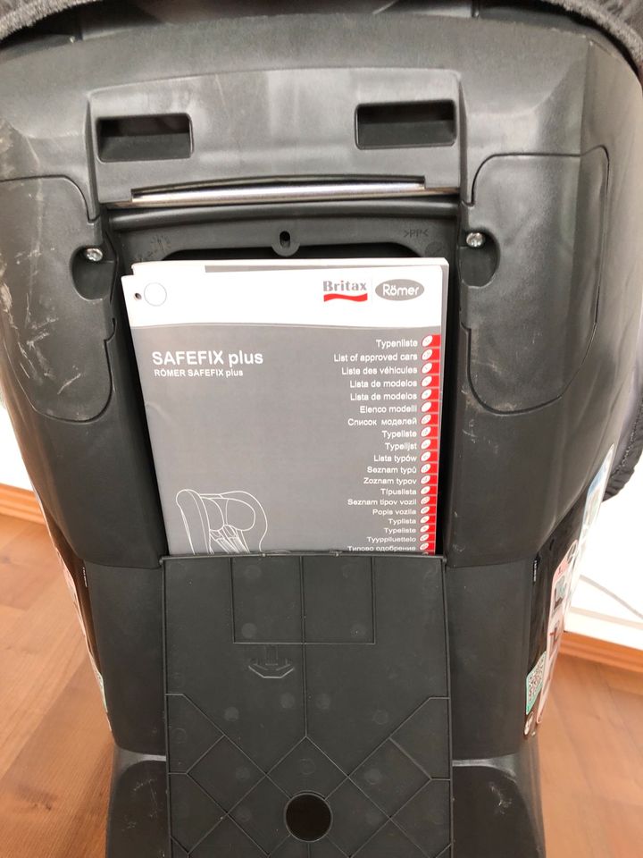 Römer Kindersitz Safefix Plus 9-18kg in Aalen