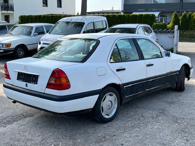 Mercedes-Benz C 180 Elegance Automatik in Wallersdorf