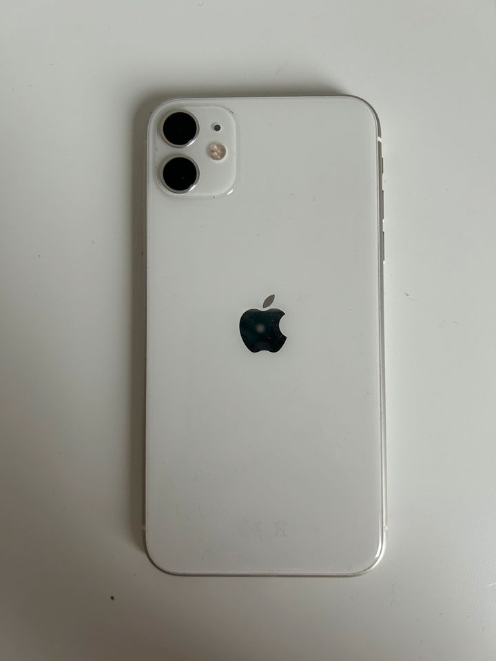 iPhone 11 weiß funktionsfähig in Schweinfurt