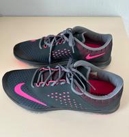 Nike Sneaker Gr. 42,5  grau / pink NEU Nordrhein-Westfalen - Willich Vorschau