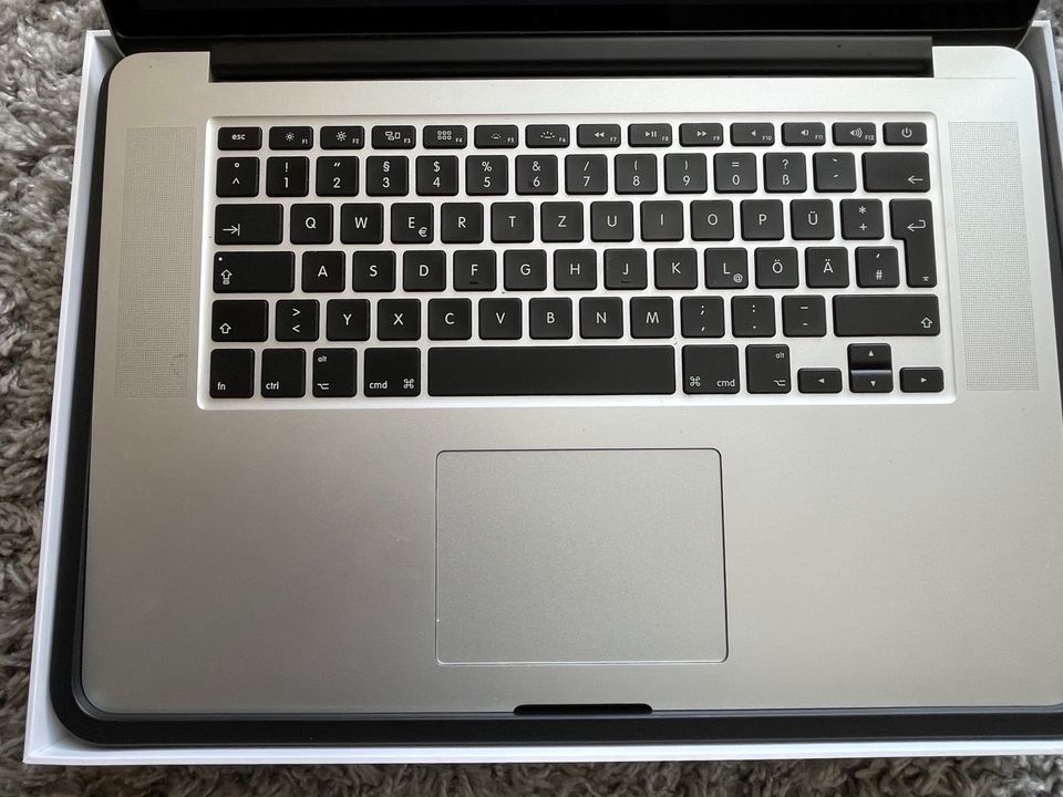 MacBook Pro  15,4 Zoll in Brieselang