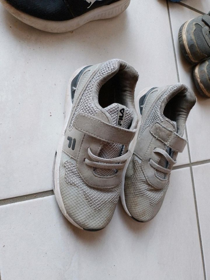 6 Kinderschuhe 30 Schuhe Sneaker: Elefanten, Fila, kangoroos etc. in Willich