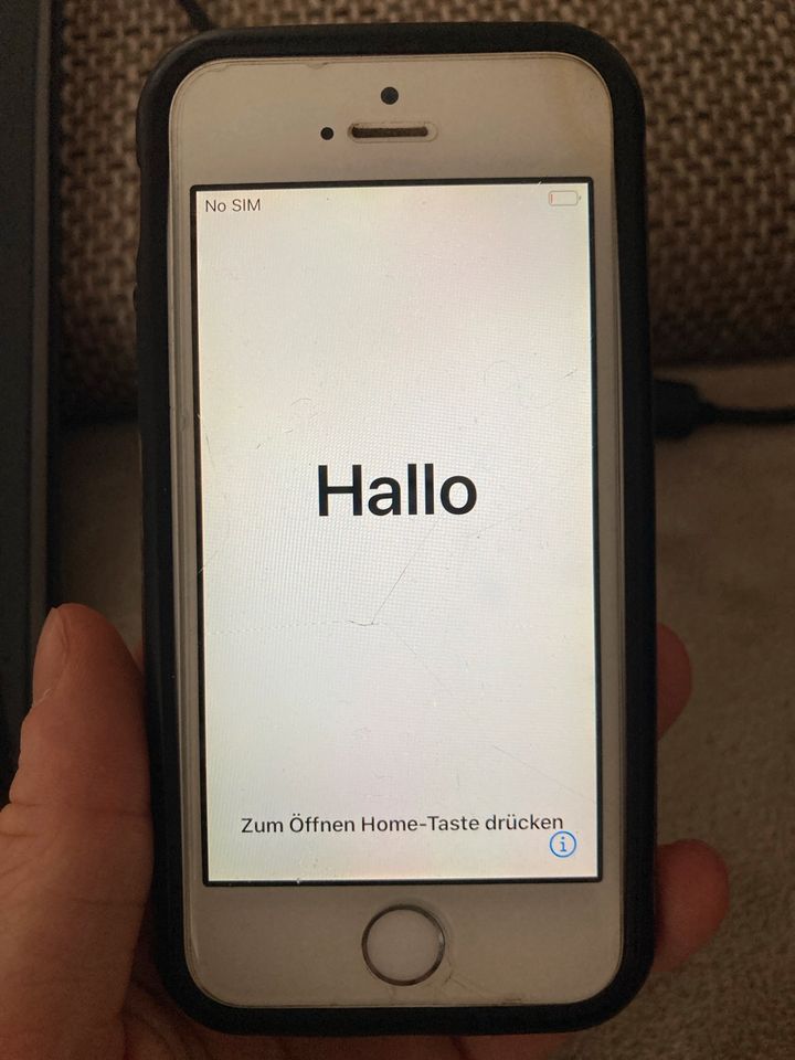 Apple iPhone SE 2016, Silber/weiß, 32 GB mit Hülle in Nordheim
