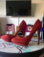 High Heels ZARA 38 Pumps rot Wildleder Plateau Absatz Stilettos Hessen - Kassel Vorschau