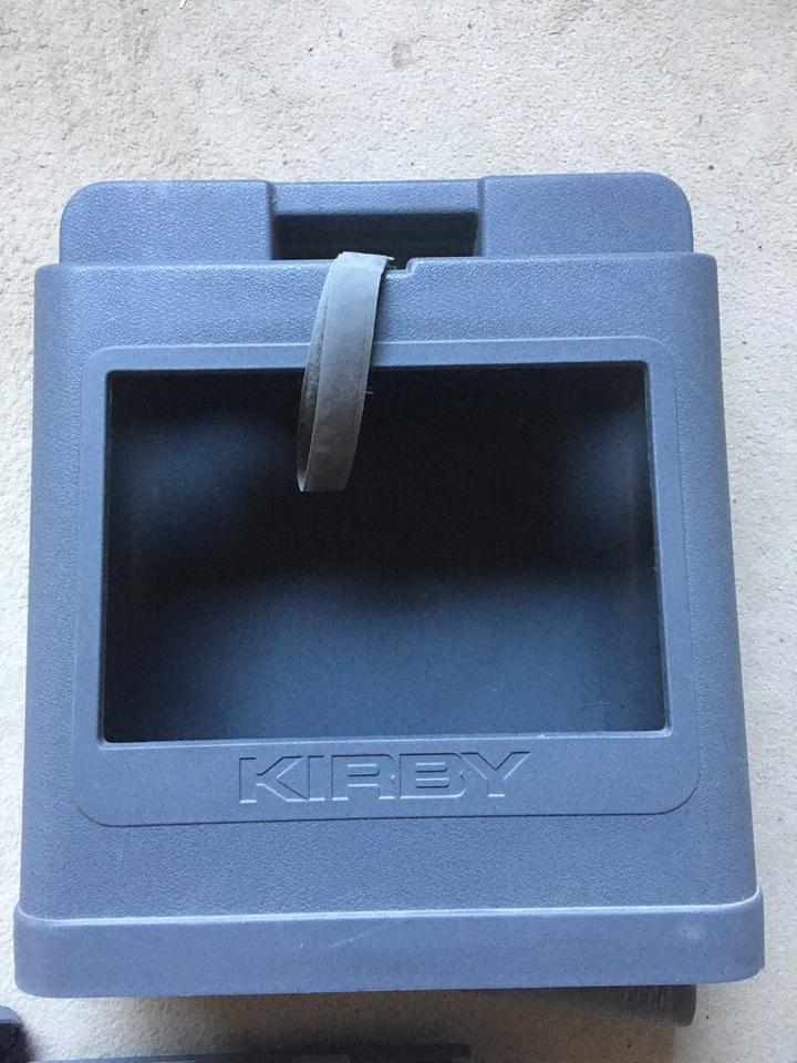 Funktionstüchtiger Staubsauger von Kirby mit viel Zubehör in Sottrum
