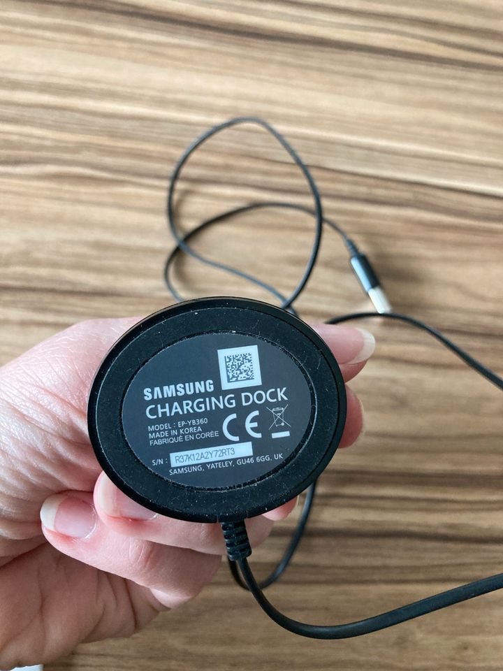 Samsung Charging Dock Uhr in Amberg