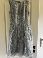 Chi Chi London Kleid Stickerei und eleganter Rückenknopfleiste Nordrhein-Westfalen - Niederkassel Vorschau