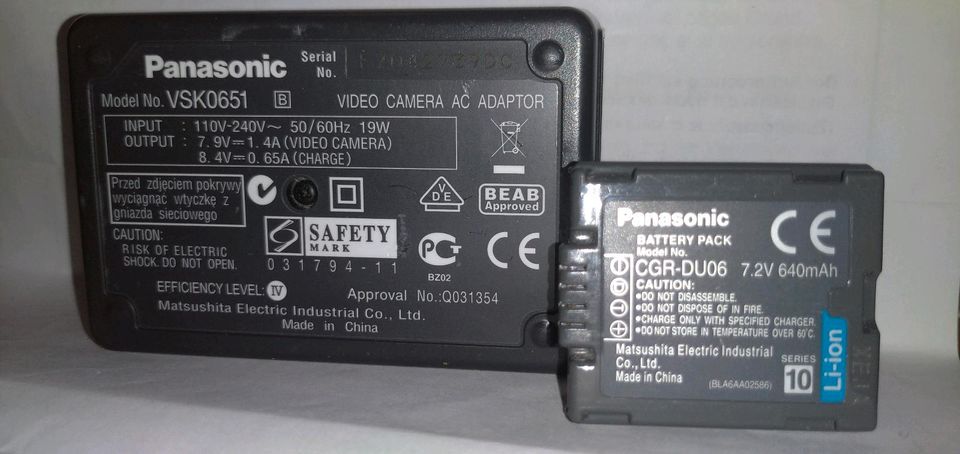 Panasonic CGR-DU06  Akku + Passenden Lade Adapter ! in Leipzig