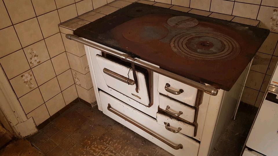 Reserviert • Gelöscht • 
                    Grundstück mit A...