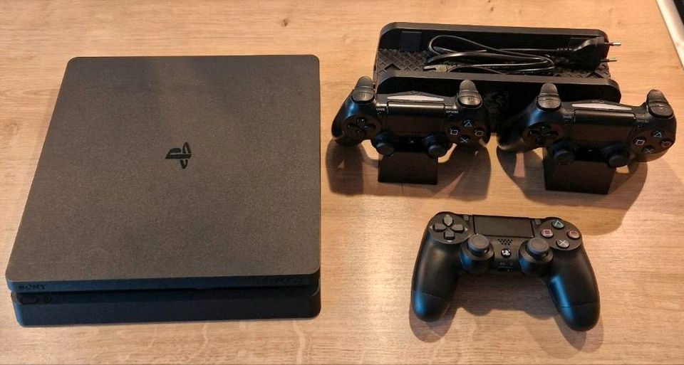 Playstation 4 PS4 3 Controller und Zubehör Top Zustand in Landshut