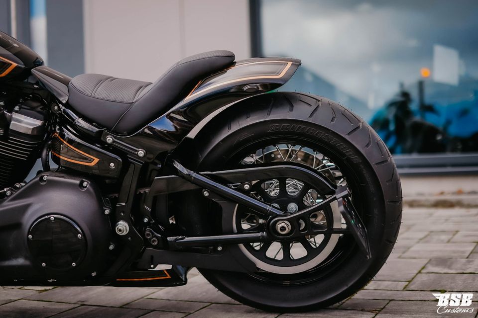 2019 Harley Davidson FXBB Street BOB mit Jekill Umbau Airbrush in Eppertshausen