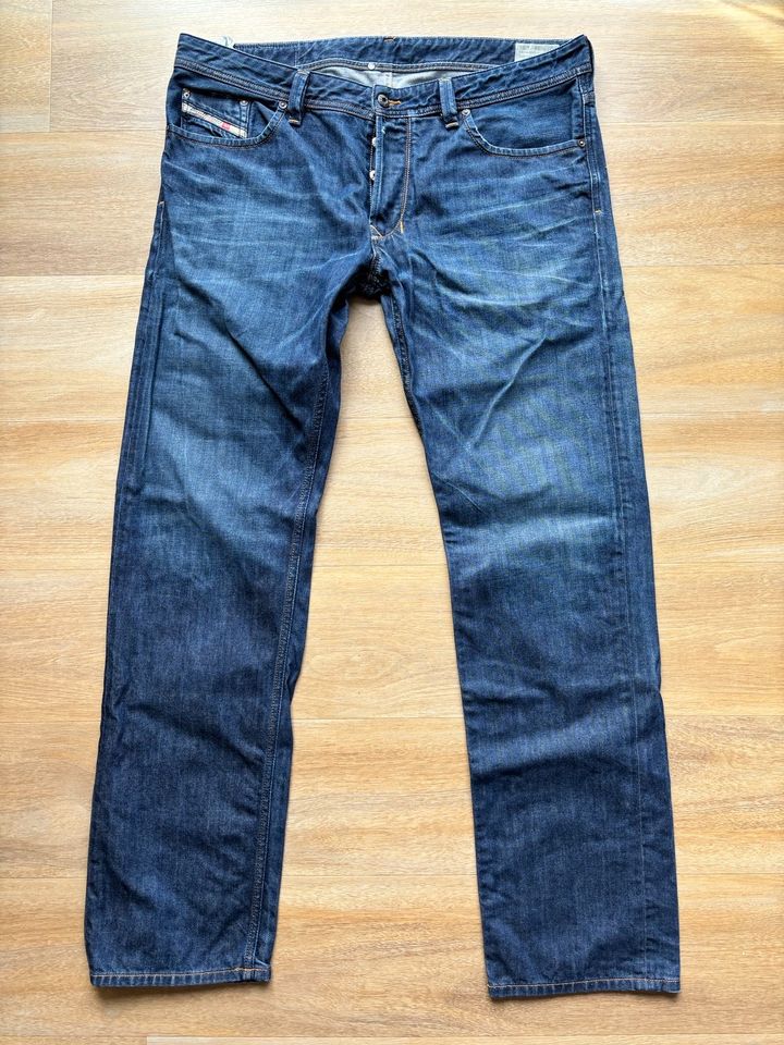 Diesel Jeans in blau W38/L34 in Bad Homburg