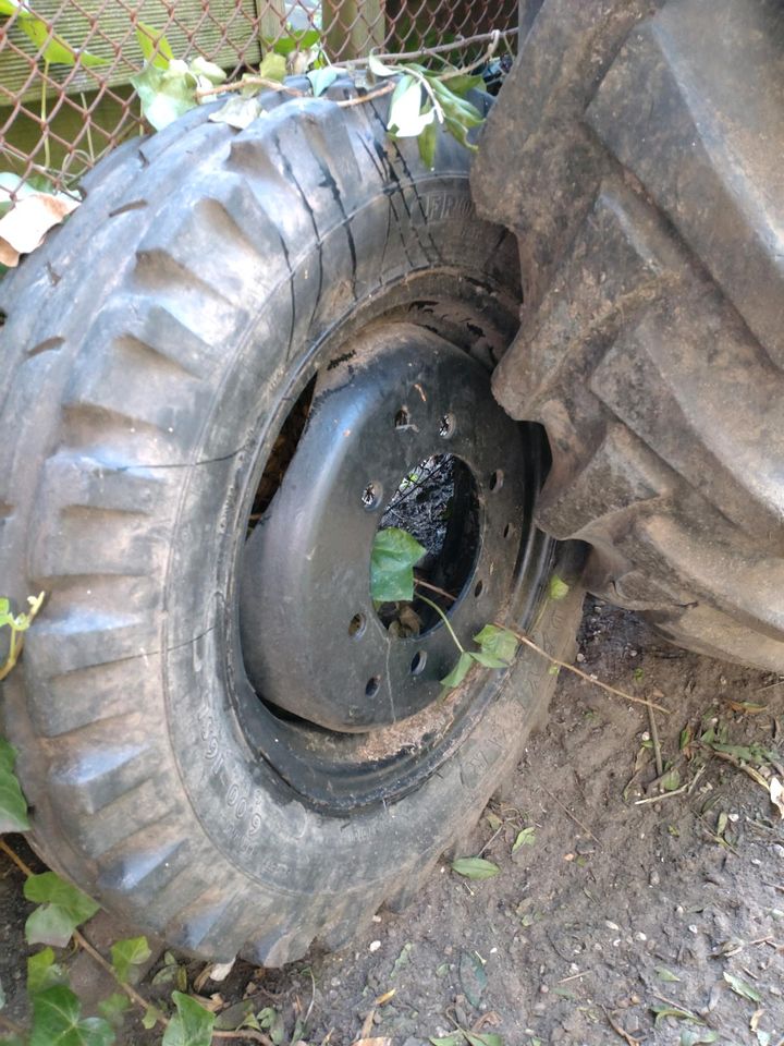 Traktor Hanomag r324 Räder Reifen in Hamm