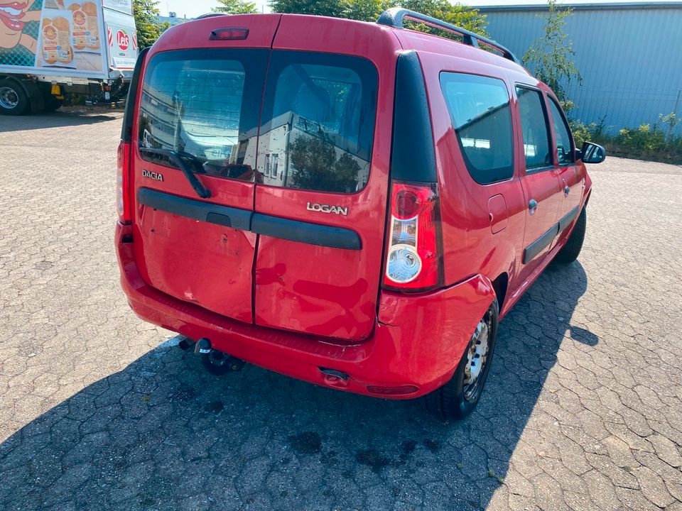 Dacia Logan 1,6er Benzin mit Heckschaden Zu Verkaufen in Braunschweig