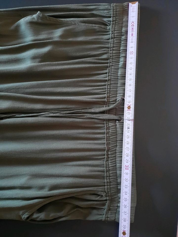 Olivgrüne/khaki Stoffhose Gr.M/L von Hailys, wie neu in Bremen