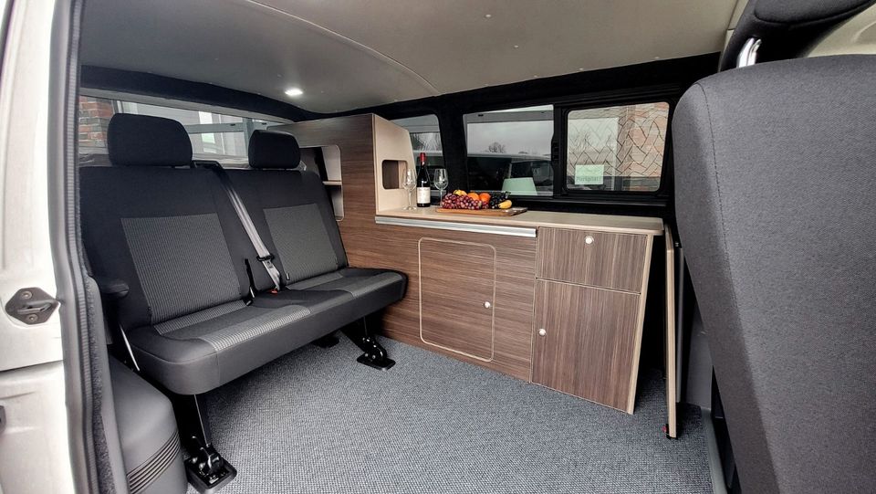 VW Bus T6.1 Camper NEU mit Ausbau 150PS Lichtautomatik MFL Standheizung Rückfahrkamera Tempomat Sitzheizung Regensensor Anhängerkupplung Wohnmobilzulassung Wohnmobil Campervan in Syke