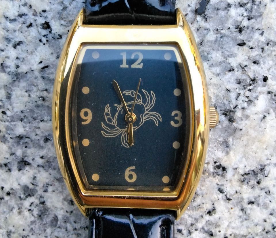 schöne Damen Armbanduhr ⌚ Sternzeichen Krebs in Torgelow