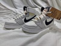 Jordan 1 Retro AJKO Weiß Schwarz Grau Nebel Gr.39 NEU Nordrhein-Westfalen - Krefeld Vorschau
