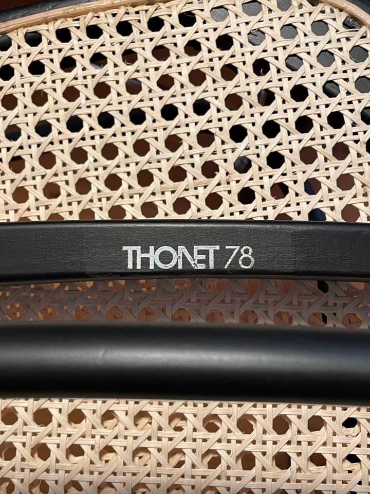 2 Thonet Stühle restauriert top Zustand vintage matt schwarz in Surberg