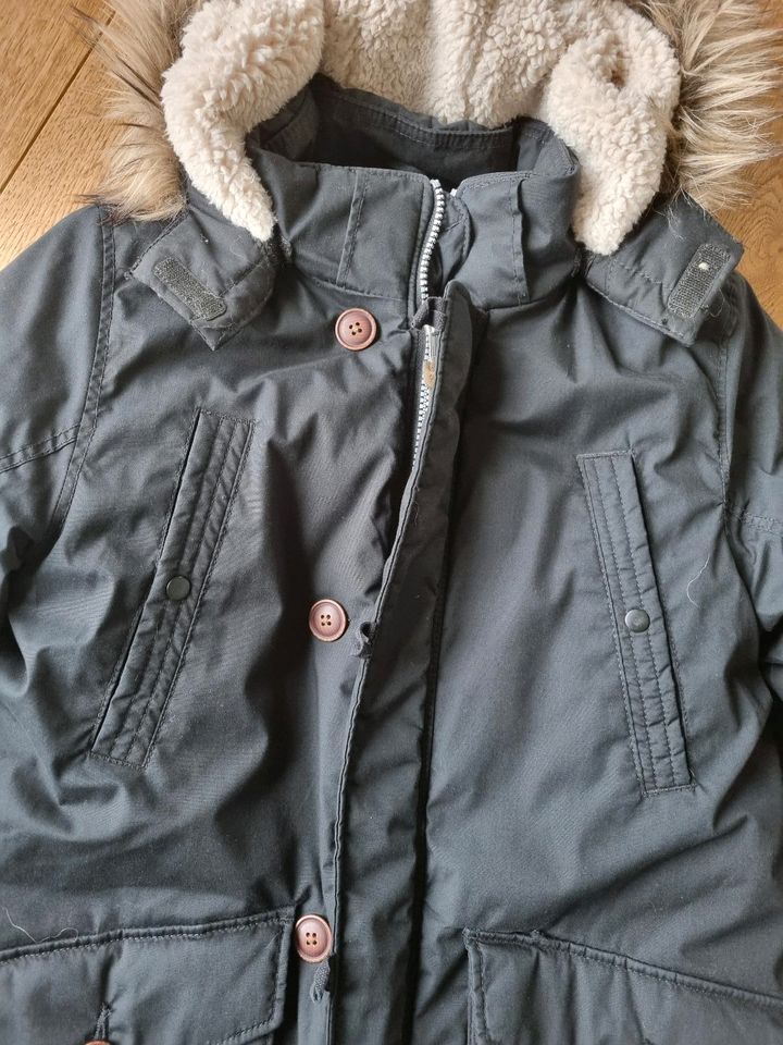 Winterjacke von h&m schwarz 152 in Rosengarten