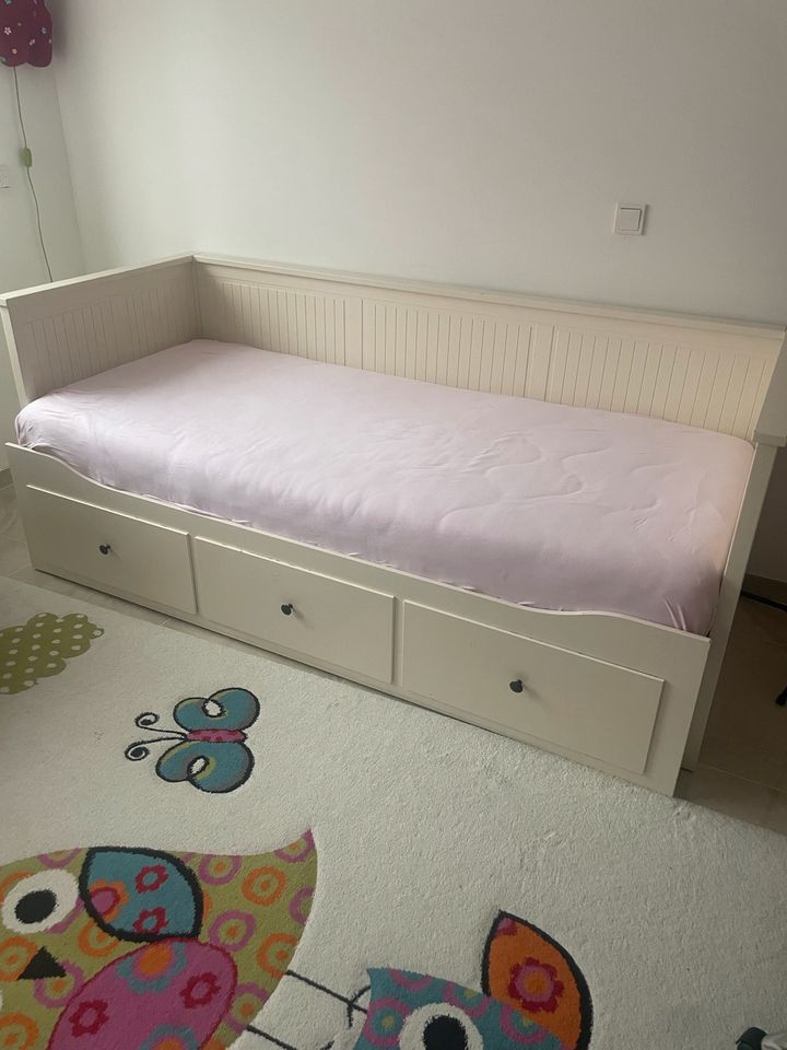 Bett von Ikea mit Matratze in Velbert