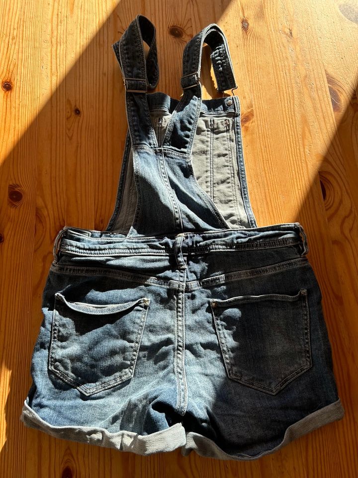 Jeans  Latzhose in Kolitzheim