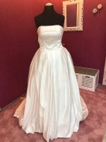 Brautkleid Satin Ivory Gr. 42 Neu Nordrhein-Westfalen - Viersen Vorschau