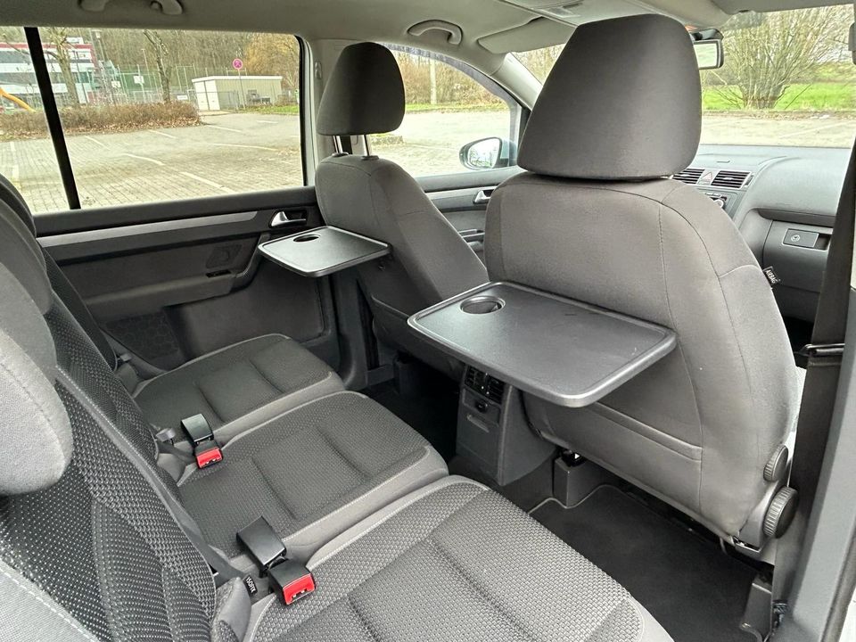 Volkswagen Touran Comfortline 1.4 TSI 7-Sitze / Klimaautomatik in Frankfurt am Main
