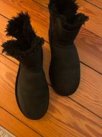 UGG Stiefeletten, getragen, schwarz Gr. 38 Hamburg-Nord - Hamburg Eppendorf Vorschau