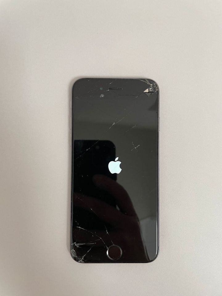 iPhone 6 64GB spacegrau A1586 in Köln