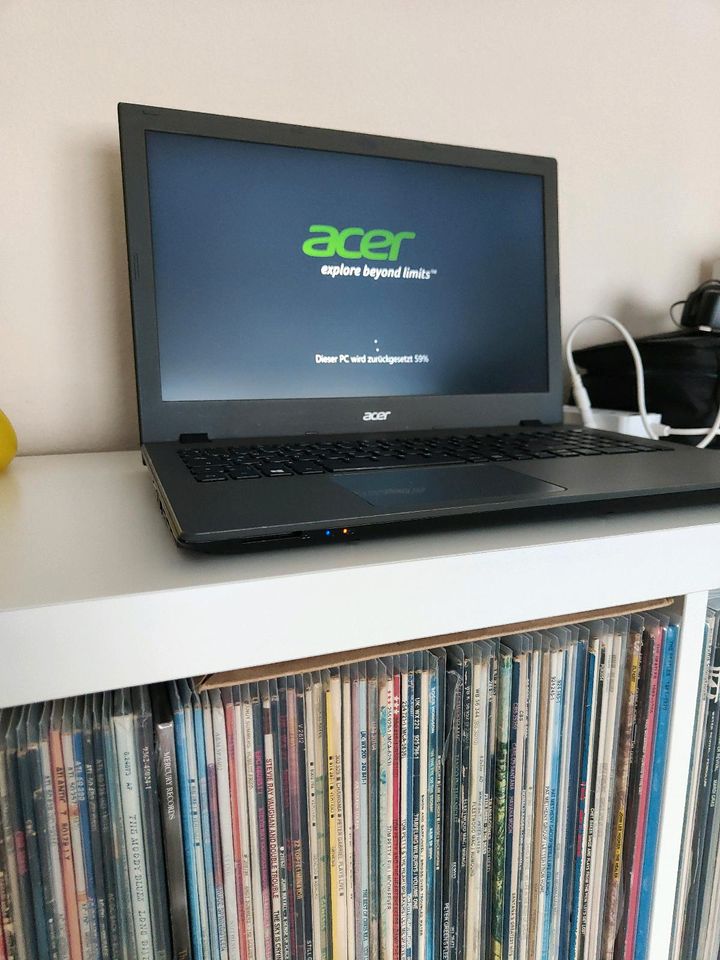 Laptop Acer Aspire E5-573 SSD 256GB kleine Macke in Aachen