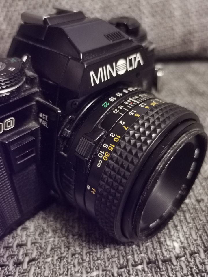 Minolta X-700 MPS + 50mm / 1.7 Objektiv - Analog SLR Kamera in Mietingen