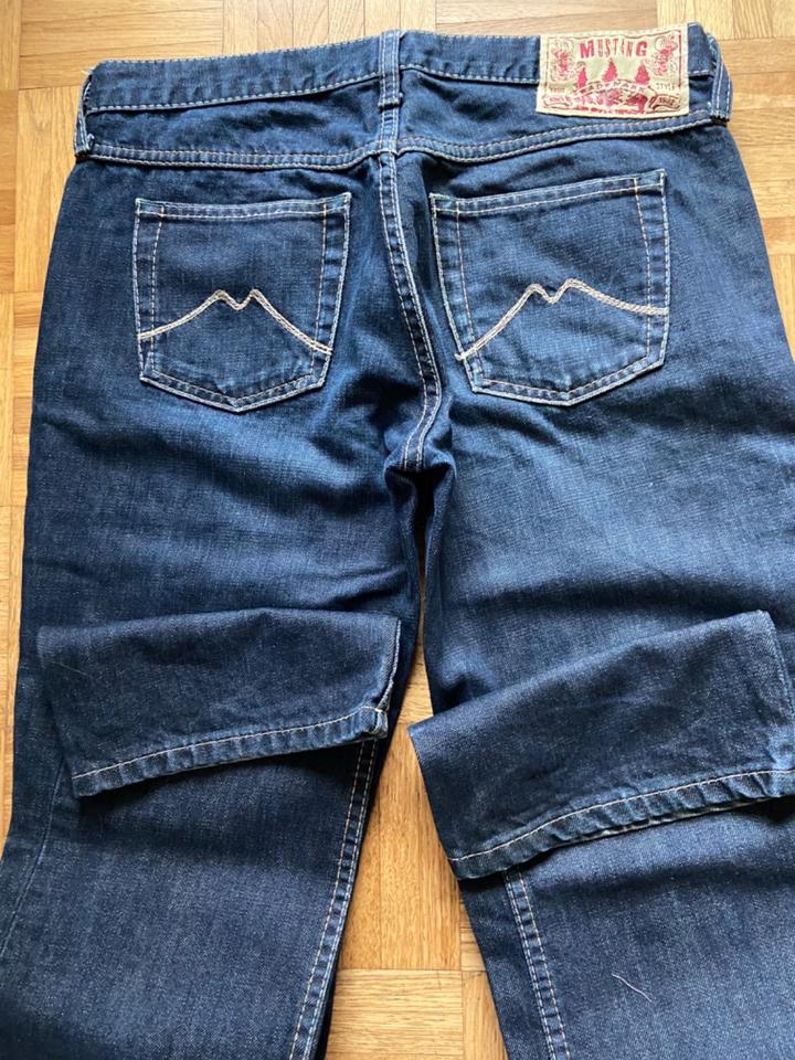 MUSTANG Jeans 30/32, straight, dark denim blue, sehr cooler Look in Schenefeld