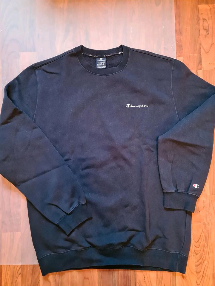 Original Pullover von Champion Gr. 2XL dunkelblau in Frankfurt am Main