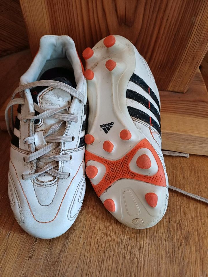 Adidas Stollenschuhe /Fussballschuhe Gr.32 in Hammelburg