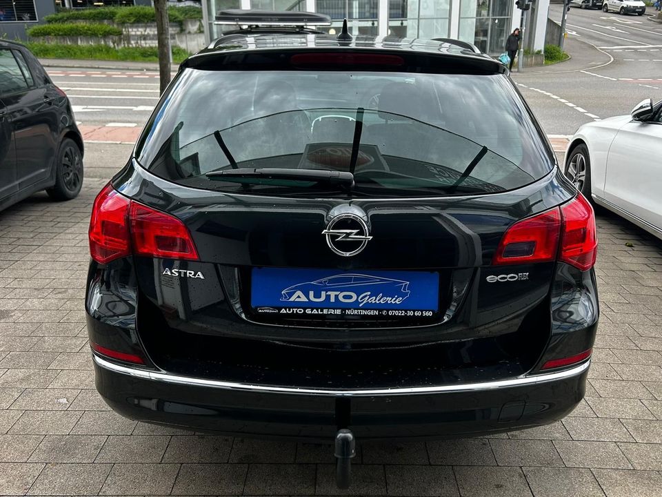 Opel Astra J Sports Tourer Style in Nürtingen