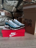 Nike Air Max Plus  FD9751-100  WHITE/BLACK/BALTIC BLUE Nordrhein-Westfalen - Weilerswist Vorschau