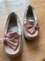 UGG Hausschuhe Mokkasin rosa Schleife 39 Niedersachsen - Winsen (Luhe) Vorschau