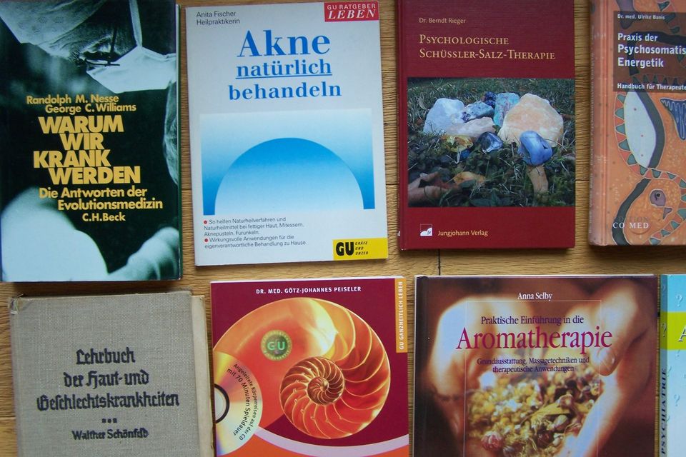 35 Bücher MEDIZIN Haut- Geschlechts- K. Chirurgie Natur Gerichts in Berlin