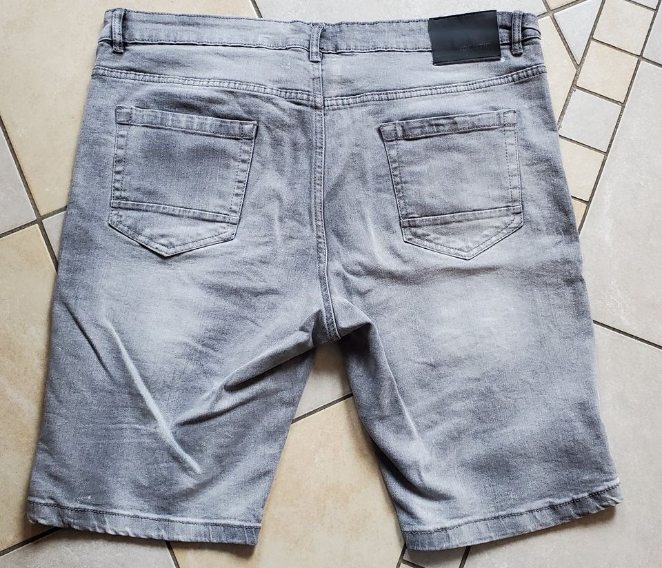 Herren Shorts kurze Jeanshose in Gr. W34, L, Gr.50 in Harsum