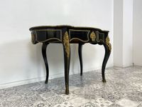 WMK Pompöser franz. Bouelle Schreibtisch aus 19. Jhd. bespannt mit Kunstleder & angereichert mit feinen Bronze Friese & Masken # Tisch Salontisch Ladysekretär Sekretär Napoleon III Barock Rokoko Friedrichshain-Kreuzberg - Friedrichshain Vorschau