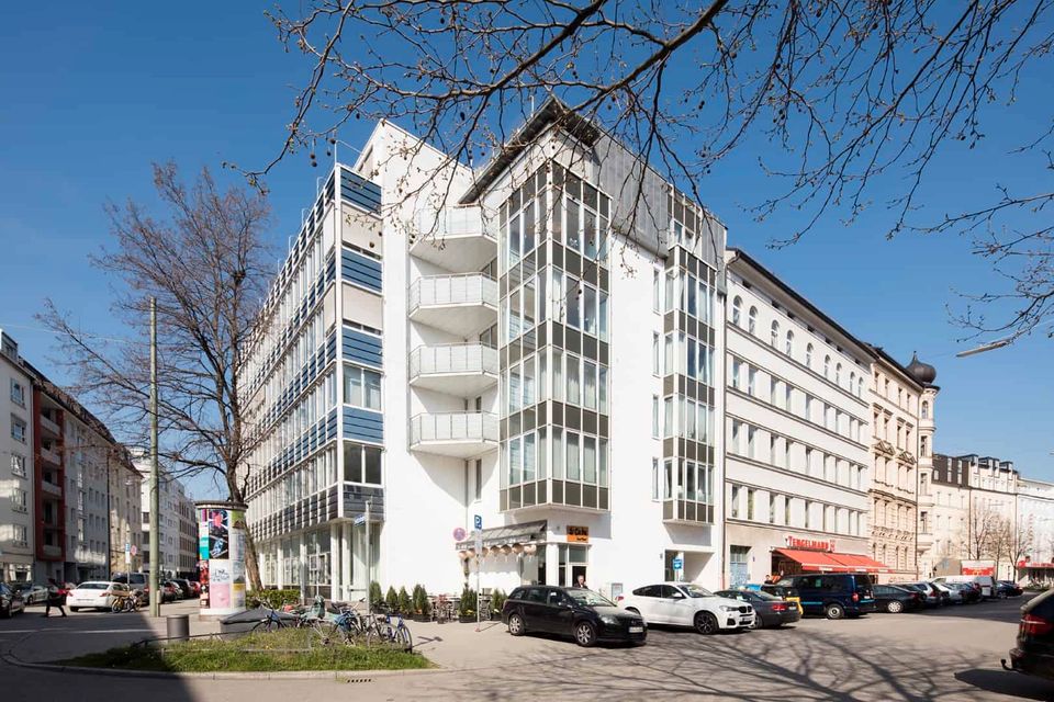 Charmantes, voll möbliertes 2-Zimmer-Apartment in München-Lehel mit Süd-West Balkon in München