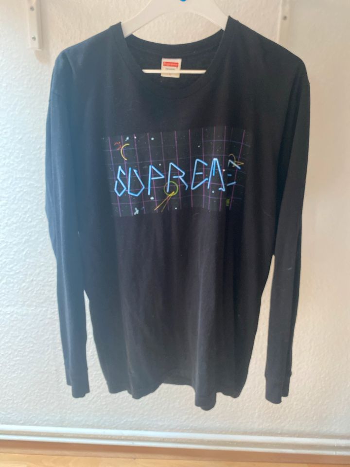 Supreme Space Logo Longsleeve in Darmstadt