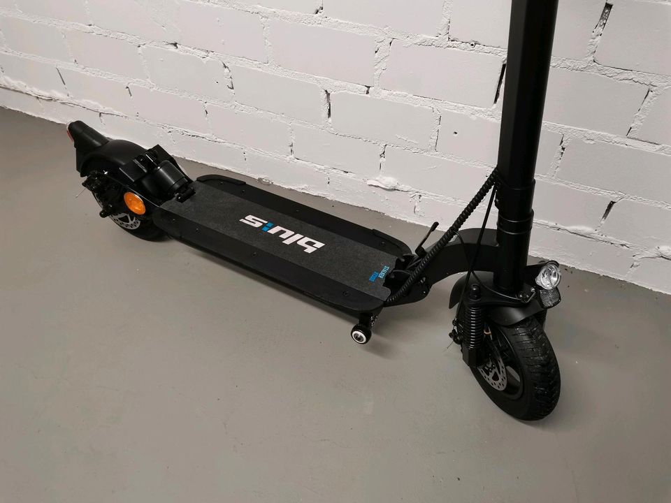 E-Scooter BLU:S XT 950 klappbar schwarz in Nierstein