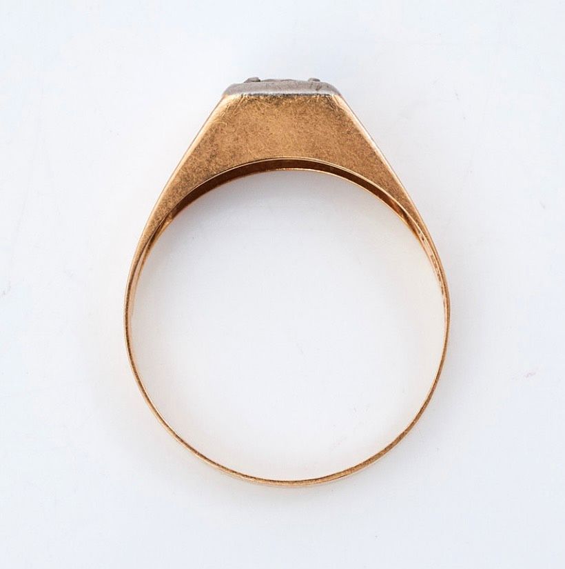 Ring mit weißem Stein sogenannter Fersenring - 18 Karat Gold in Wiesbaden