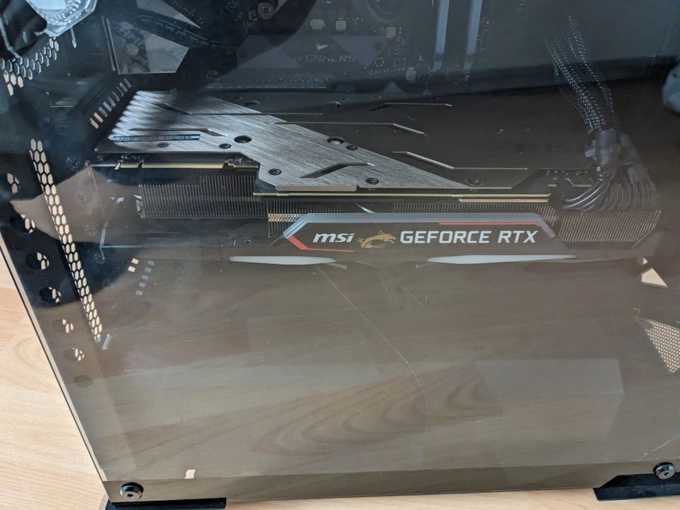 MIFCOM Core I9-9900K - RTX 2080 TI Premium Gaming PC in Egelsbach