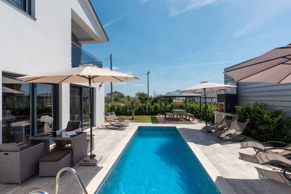 Ferienhaus-Villa Kroatien/ Istrien 8 P. POOL ab € 1344,-/Woche in München