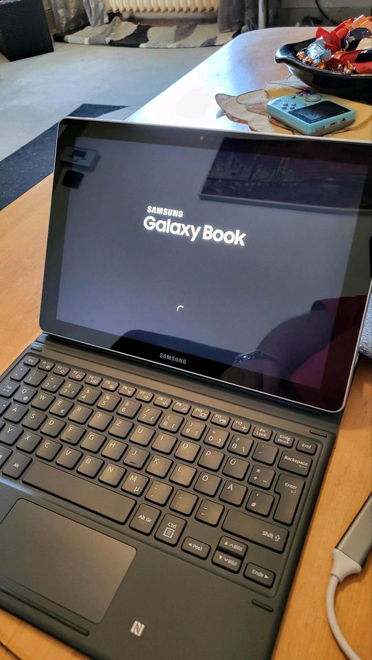Samsung Galaxy Book 10.6 / wie neu / plus Zubehör in Solingen