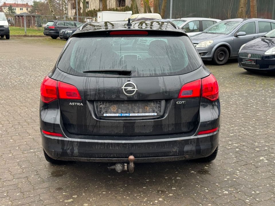 Opel Astra J Sports Tourer Design Edition in Güstrow